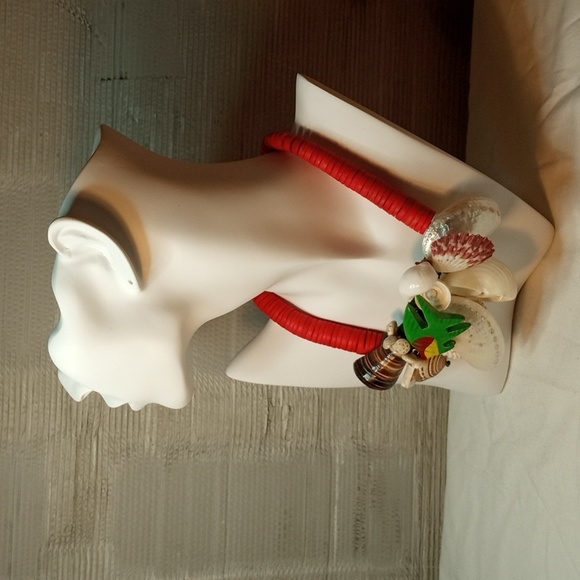 Interesting red wood graduated beaded black corded shell & painted fish … - Picture 2 of 8